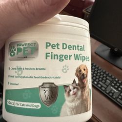 Dog teeth cleaner wipes