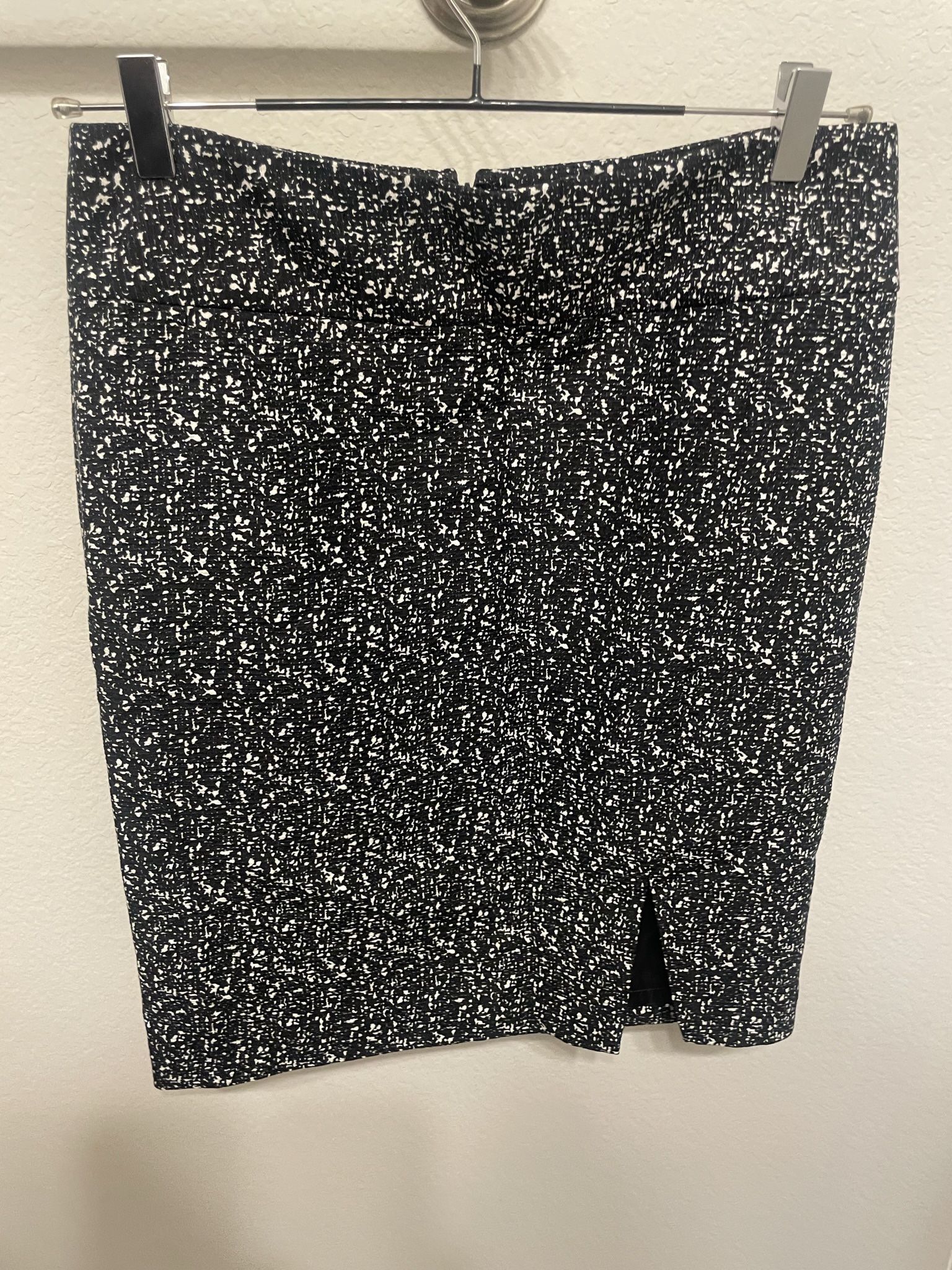 Express Design Studio Women’s Black Spotted Pencil Skirt, Size 4