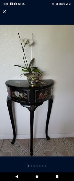 Black lacquer Plant Stand Or Side Table