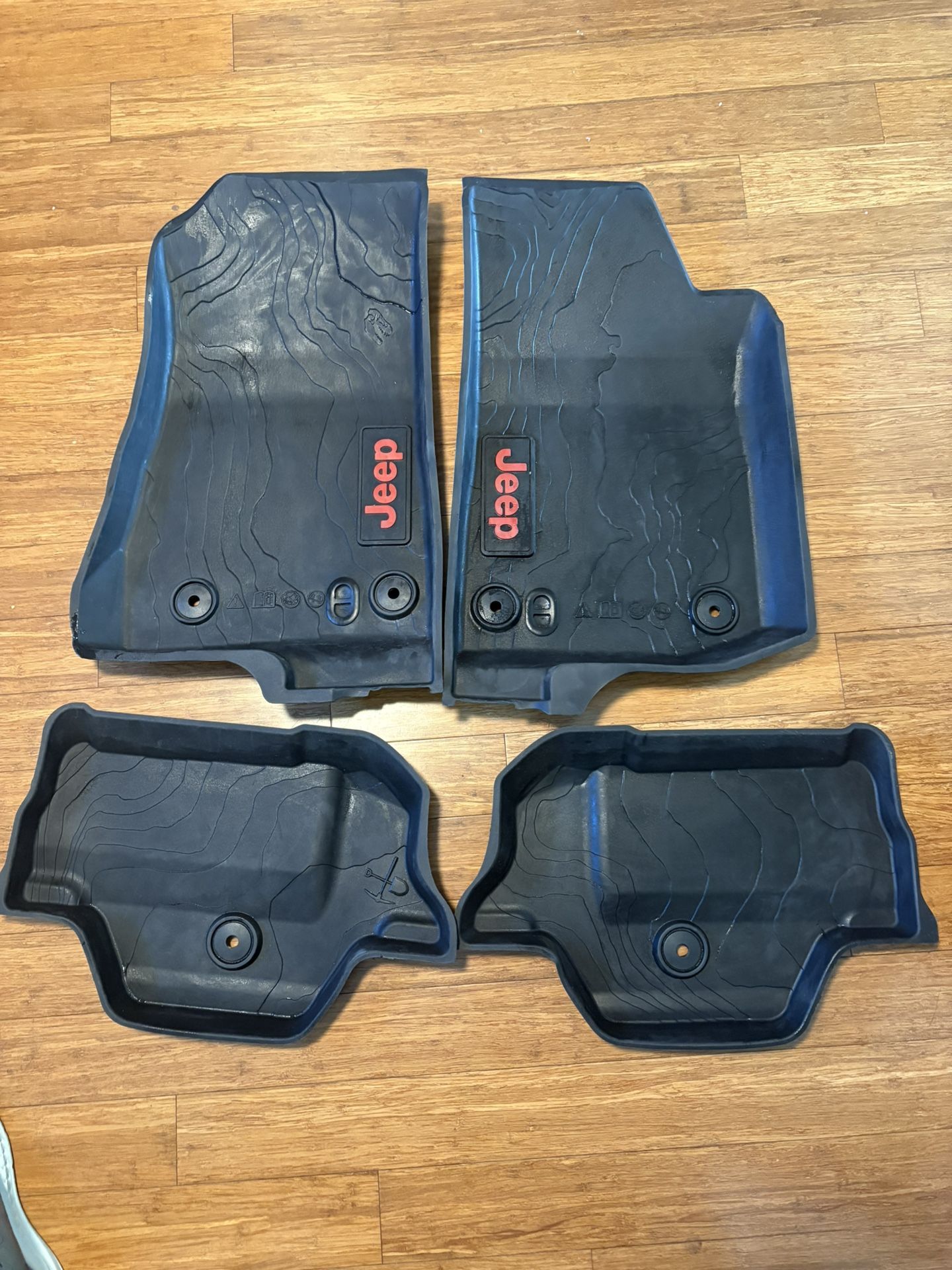 JL Wrangler Rubber Floor Mats
