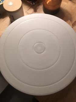 Plastic cake holder 