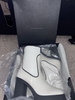 Giuseppe Zanotti White Leather Ankle Boots