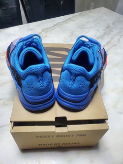 YEEZY BOOST 700