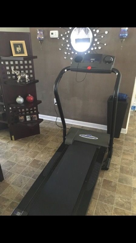 (*Reduced price*) Weslo Cadence 200 CS Treadmill