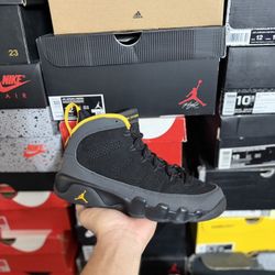 Jordan Dark Charcoal University Gold 9s size 5.5Y VNDS