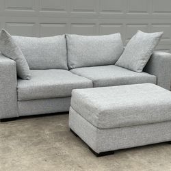 Free Delivery/ Sofa Jonathan Louis 88"