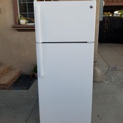 GE Refrigerator 16cu Ft 28x29x64👍👌3 MONTHS WARRANTY 