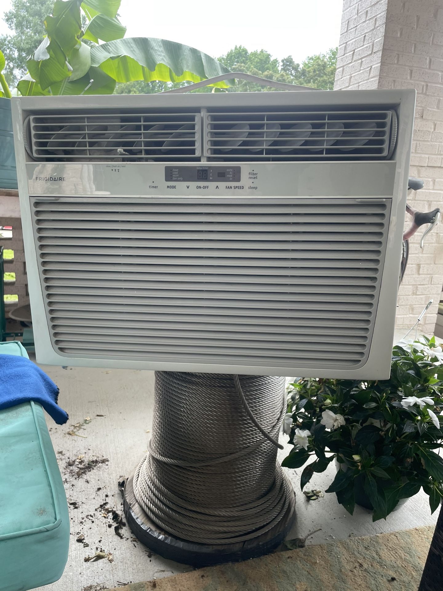 Frigidaire Window Unit 1800 BTU