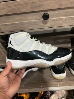 Jordan 11 “Concord” size 10