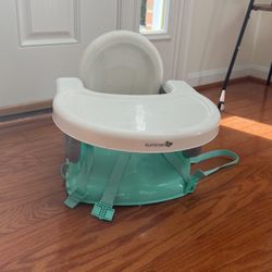Booster seat with tray
