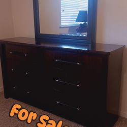 Dresser With mirror &’