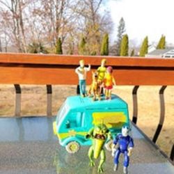 Rare Scooby Doo Action Figures Toy Lot  & Mystery Machine Van