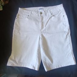 Women's White Bermuda shorts