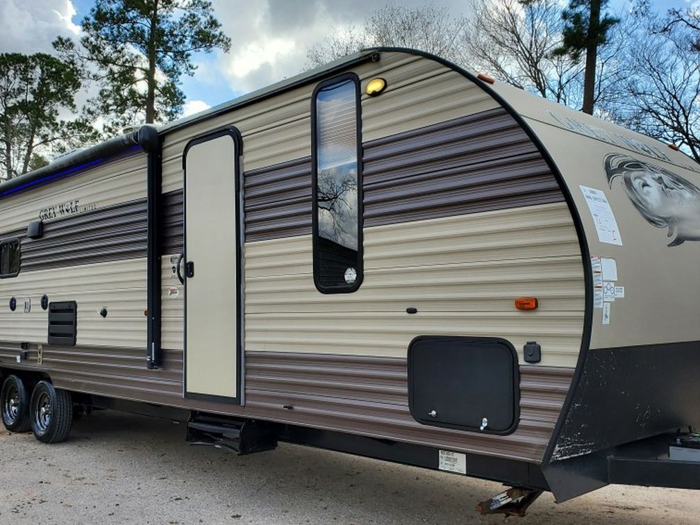 2017 TRAVEL TRAILER RV CASA MOVIL FOREST RIVER GREY WOLD