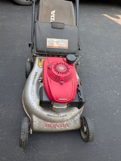 Honda lawnmower with bag