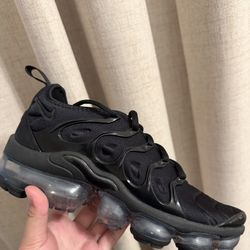 NIKE AIR VAPORMAX PLUS - WOMENS SIZE 7