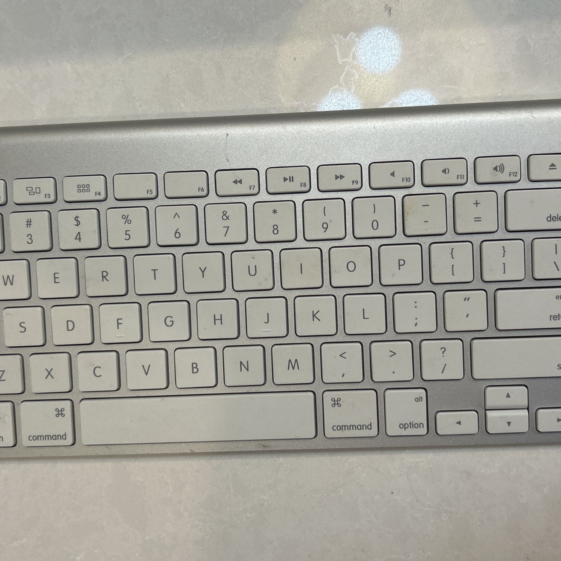 Apple Wireless Keyboard W/bluetooth