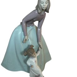 Beautiful NAO by Lladro #1318 “First Steps” Mother and Daughter Figurine – Mint Condition! No Box 