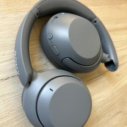 Sony Headphones - WH-XB910N  model#YY2951 