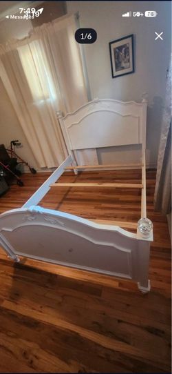 ❤️FULL SIZE ASHLEY BRAND BED FRAME❤️