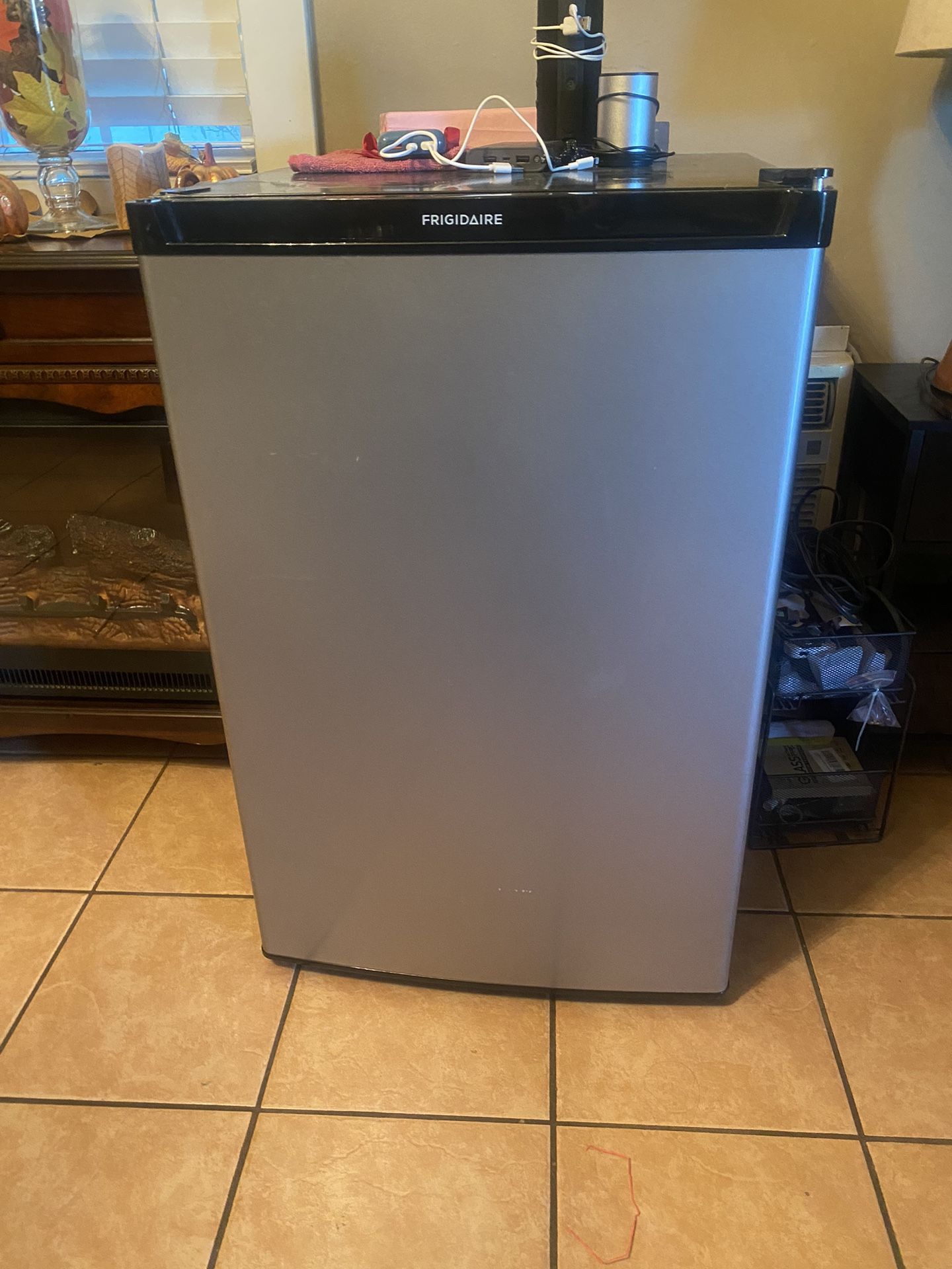 Frigidaire 4.5 Cu . Ft Mini Fridge With Top Freezer Silver