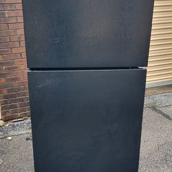 Black refrigerator ( amana)