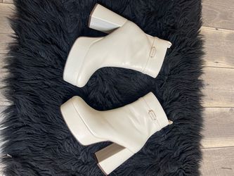 GUESS White Platform Ankle Boots Square Toe Block Heel Zip Logo Women’s 9