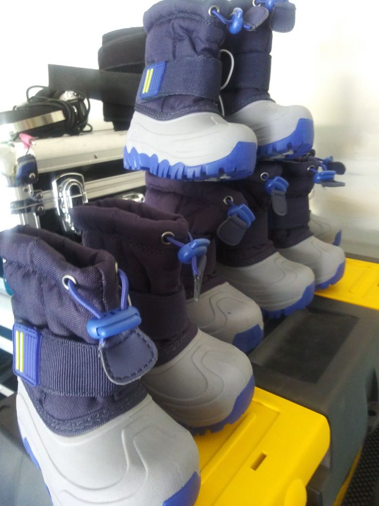 Lot of BRAND NEW kids snow boots