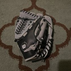 Junior/Kids Wilson A360 10” Baseball Glove RHP - Excellent Condition 