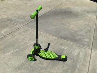 Glide 3 wheel scooter