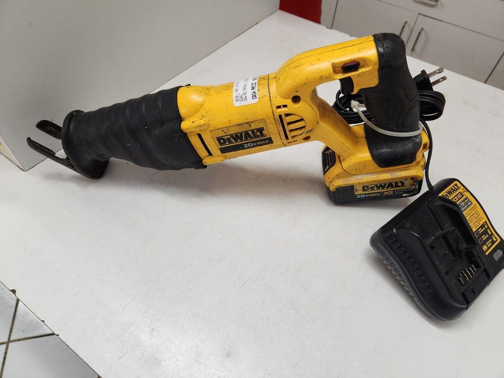 Dewlat Reciprocal Saw With Battery And Charger