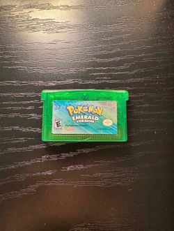Game Boy Advanced Pokemon Emerald Authentic