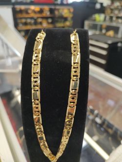 Gold Gucci chain