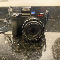 Kodak EasyShare ZD8612 IS 8.1MP Digital Camera Only & 1GB SD Card 