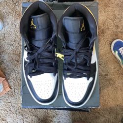 Air Jordan 1 MID size 12