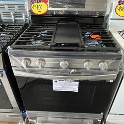 SAMSUNG GAS STOVE!!! Air Fryer!!! STAINLESS STEEL BRAND NEW!!!! 5 Burners With Griddle!!!!