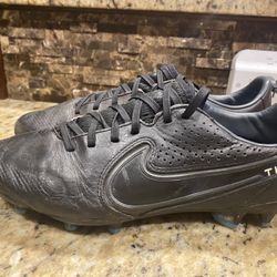 Nike Tiempos’s Size 9.5