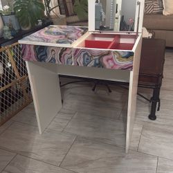 Small Vanity /Desk 
