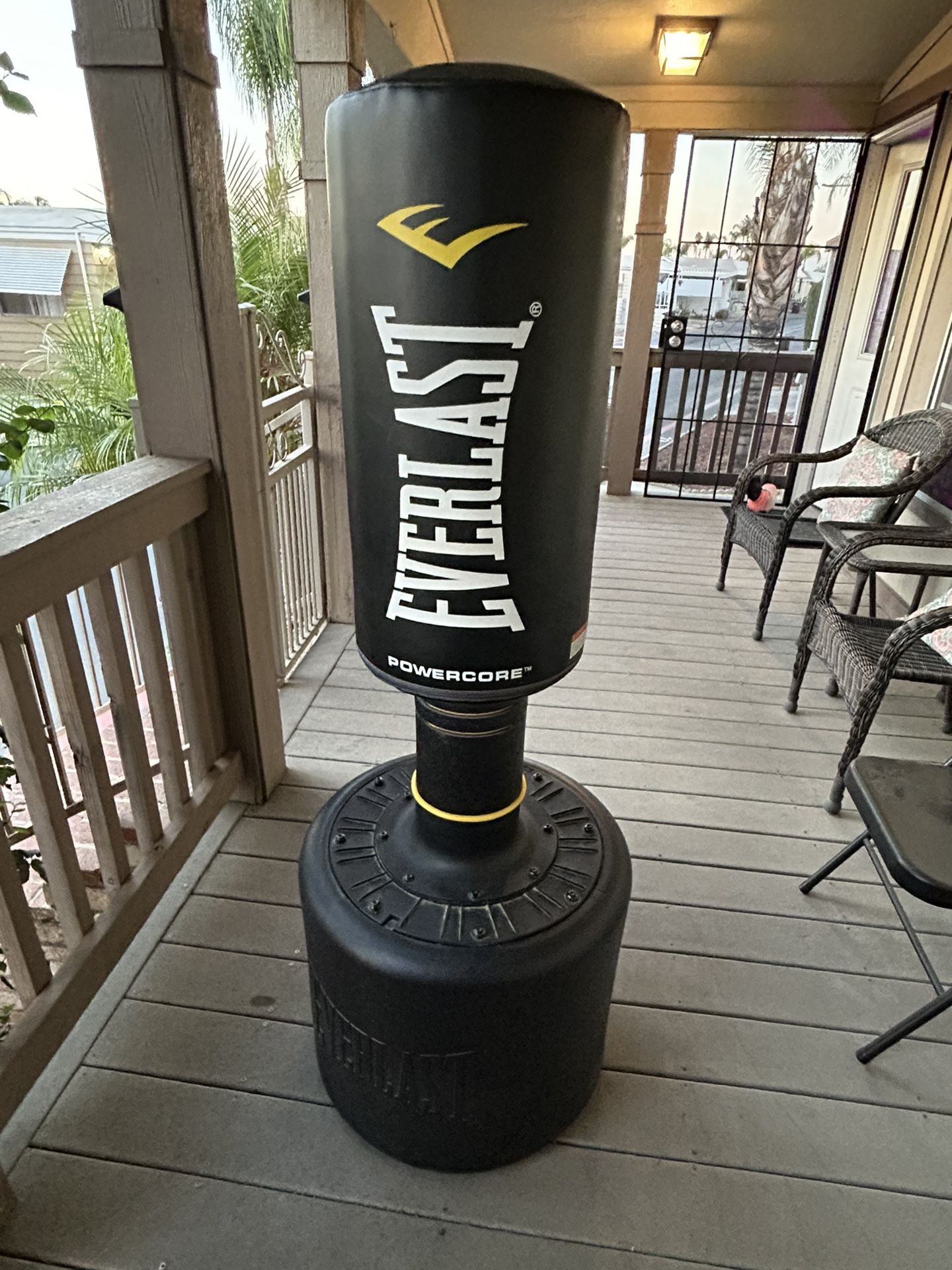 punching Stand (boxing)