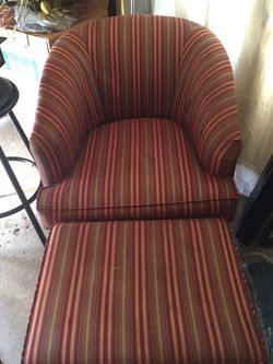 Accent chair w/ foot stool