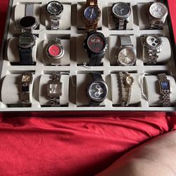 15 Relojes De Hombre Y Mujer Todos Por 450 Dlls Con Todo Y Exibidor Recojer Por Mccombs Y Salem 