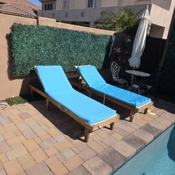 Set of 2 Wooden Pool Lounge Chairs with Cushions – Excellent Condition