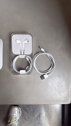 Almost New Apple Items For Sale 