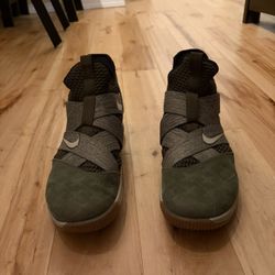 Lebron Nike Shoes Size 13