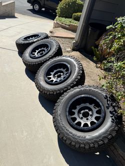 BF Goodrich KO2s 285/75/17  w/ Method MR305