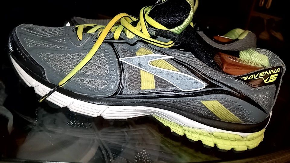 Brooks RAVENA Mens Wide Running Shoes