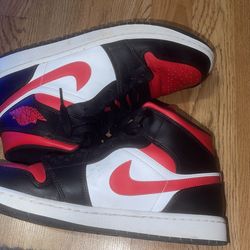 Jordan 1 Mid