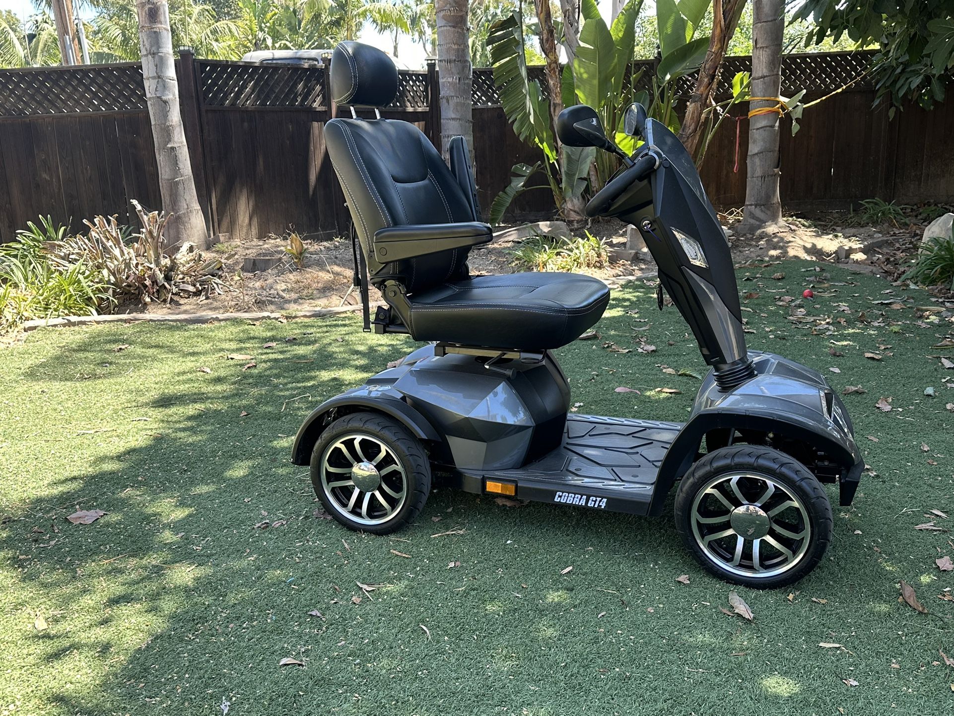 Cobra GT4 Scooter