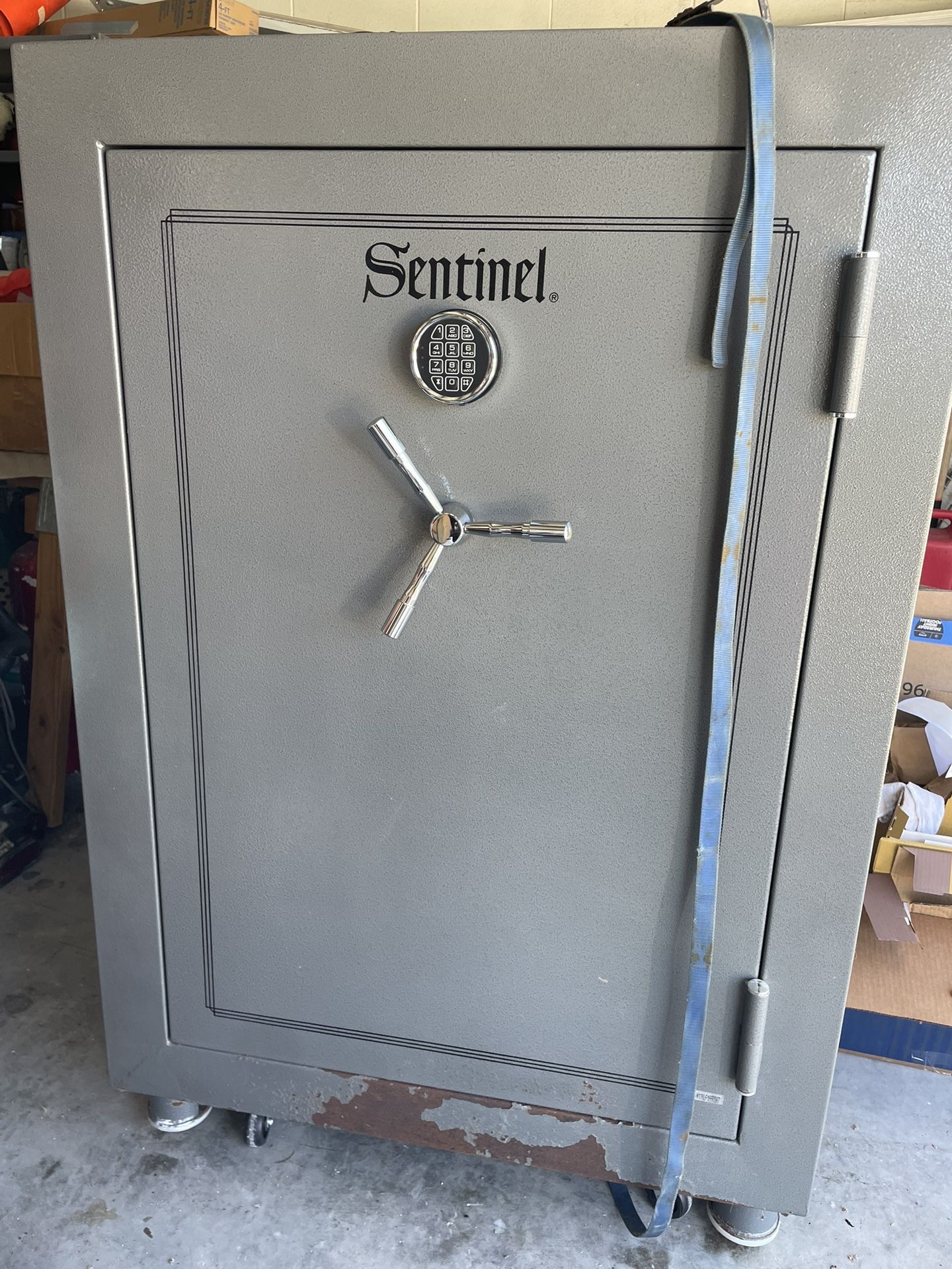 Sentinel 48-Gun Fire-Resistant Safe - Electronic Lock - 25x40x59 - ES55-64-GP-E