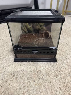 Tank enclosure